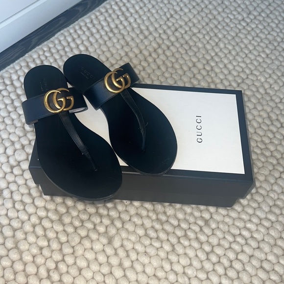 Gucci Shoes - Gucci GG t-Srap- LIKE NEW!